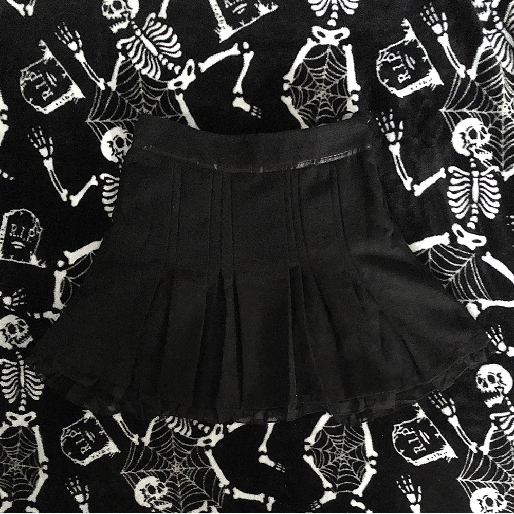 Voice Black Skirt
